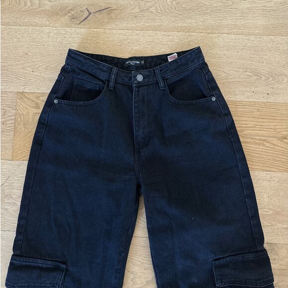 PrettyLittleThing - Denim Cargo Jeans Tall in Black - Picture 2 of 4